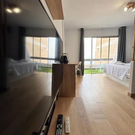 Modern & Bright Sea View