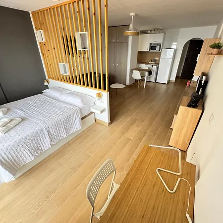 Modern & Bright Sea View