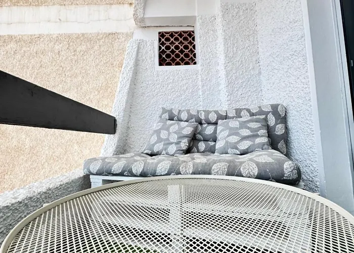 Modern & Bright Sea View Apartman