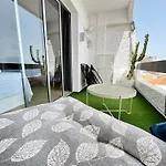 Modern & Bright Sea View Lägenhet *