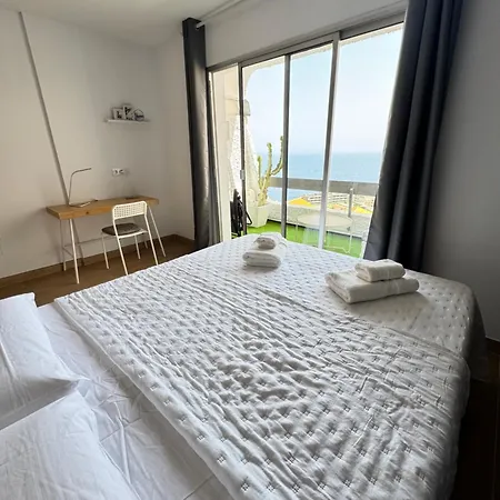 Modern & Bright Sea View Apartment *
